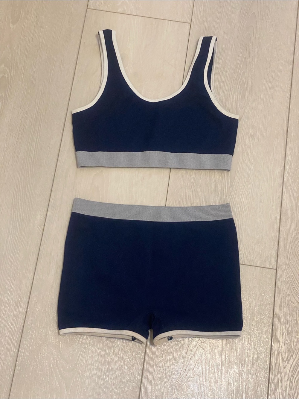 Navy Contrast Trim Sports Bra & Shorts Set - Women